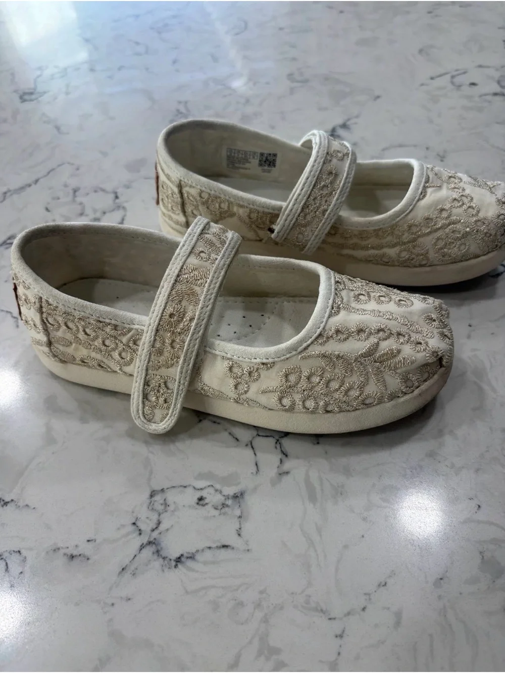 Toms embroidered mary